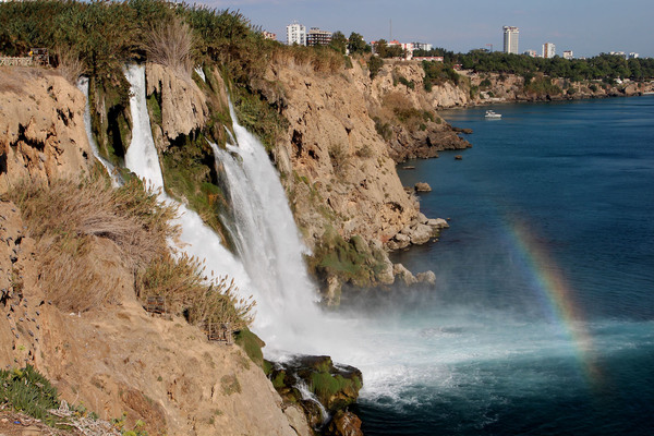 Дюденский водопады (Duden waterfall) - один из символов Анталии. Радугу тут можно увидеть даже в солнечную погоду.