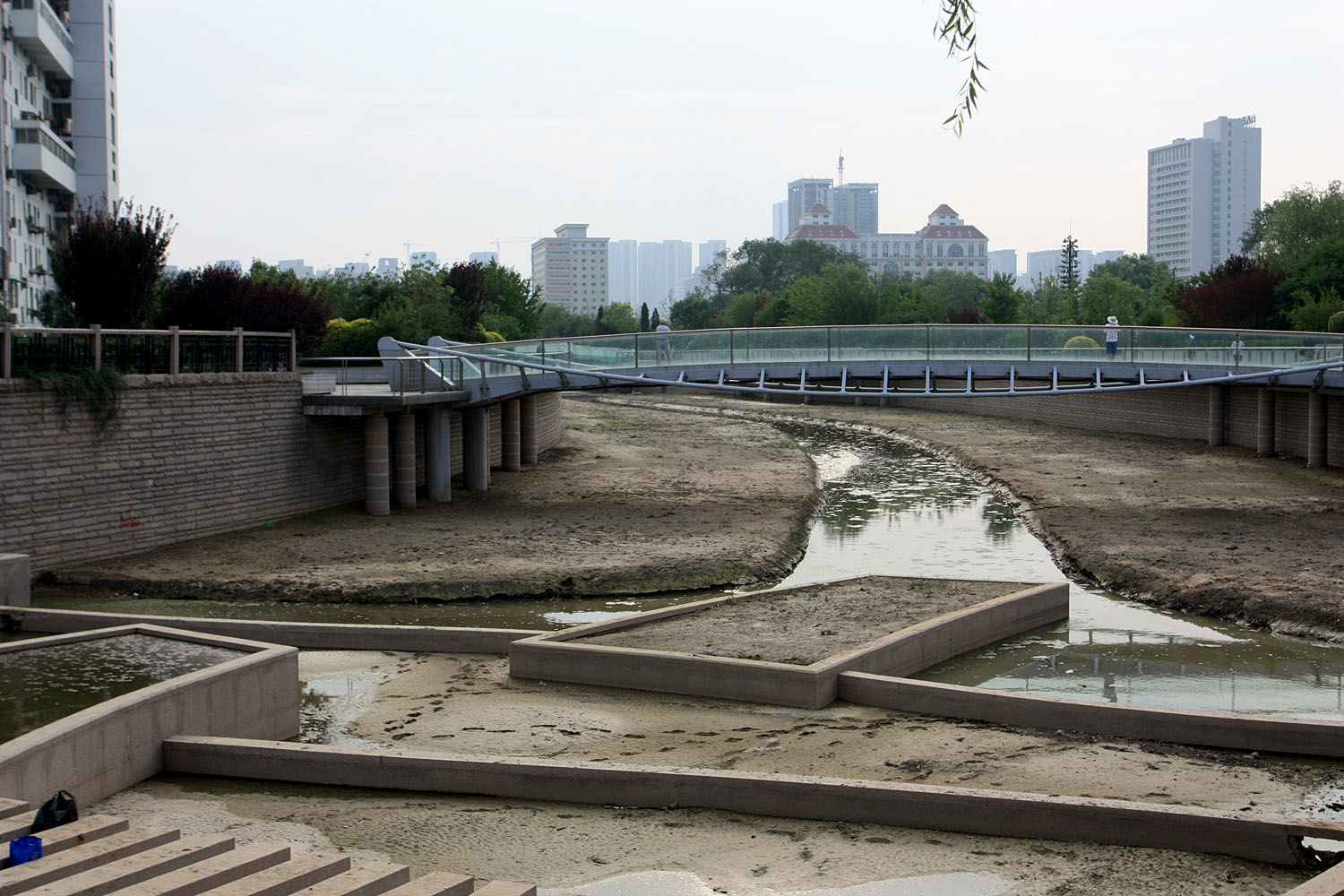Река Нанша (Nansha River) - приток Фэньхэ. Последняя впадает в известную на весь мир Хуанхэ. Скорее всего река Нанша наполняется лишь во время половодий.