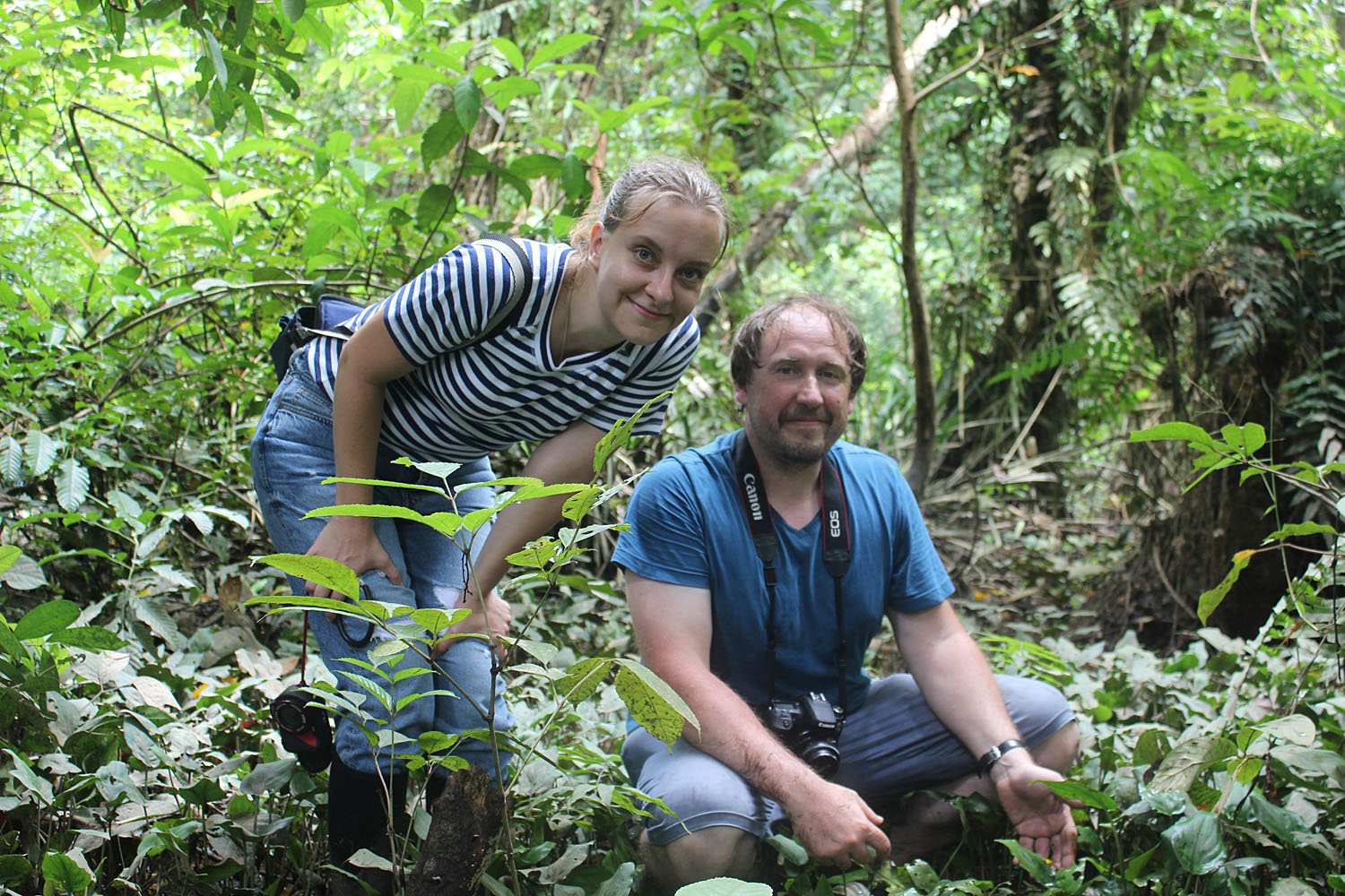 Елизавета Фурсенко и Дмитрий Логинов в биотопе криптокорины Вонгсо (Cryptocoryne wongsoi). Calang, Sumatra
