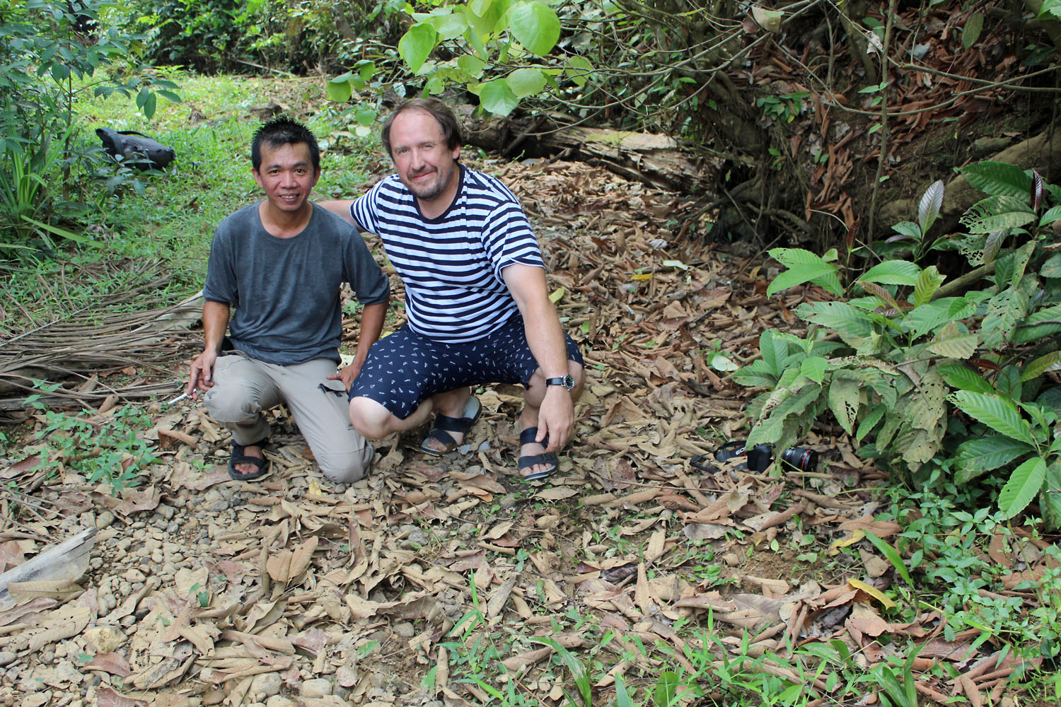 Welly Yansen (on the left) and author of this story in the habitat of Cryptocoryne cordata var. wellyi. Photo: Elizaveta Fursenko.