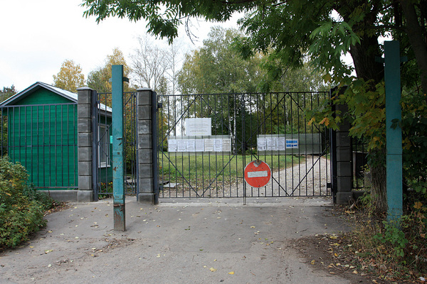 Ворота Ботанического сада ННГУ им. Лобачевского почти все время закрыты.
