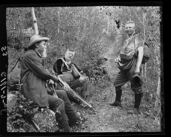 Адольф Энглер (в середине) во время своего кругосветного путешествия. Колорадо, 1913 год. На седьмом десятке лет жизни Энглер много путешествовал. В частности, он три раза участвовал в экспедициях в Африку. 